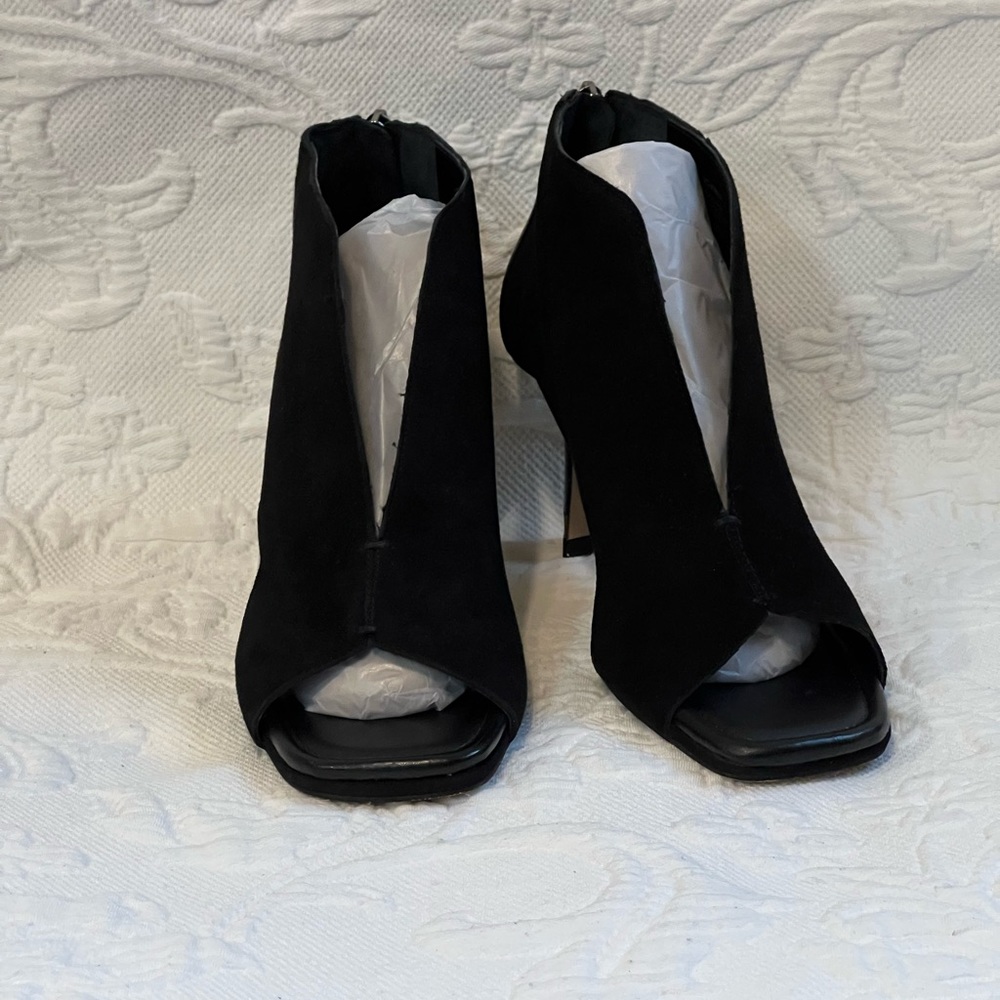 Vince Camuto Jesilia Ankle Bootie Size 8